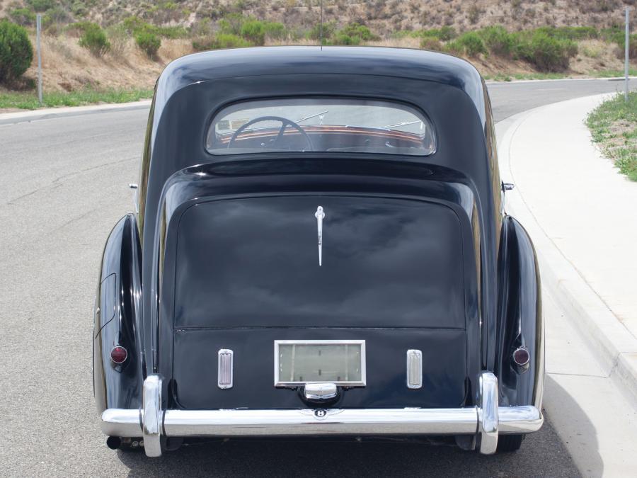  Bentley Mark VI Saloon 1946 года  (фото 10 из 13)
